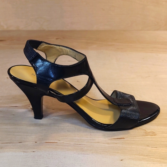 Nine West Black Leather Women's 3 Inch Heels - Picture 2 of 8